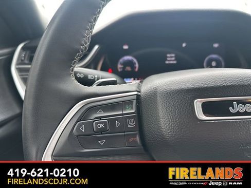 Used 2023 Jeep Grand Cherokee L Laredo image 27