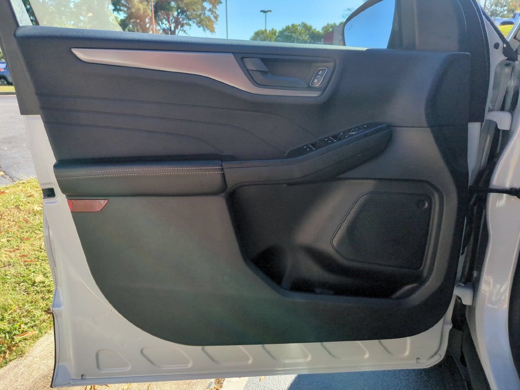 Used 2025 Ford Escape Active AWD/4WD image 9