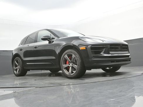 Used 2025 Porsche Macan S AWD/4WD image 38