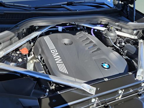 New 2026 BMW X5 sDrive40i w/ M Sport Package image 18
