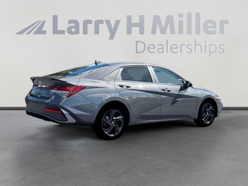 New 2026 Hyundai Elantra SEL Sport FWD image 8