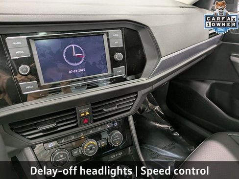 Used 2024 Volkswagen Jetta SE w/ Panoramic Sunroof Package FWD image 15