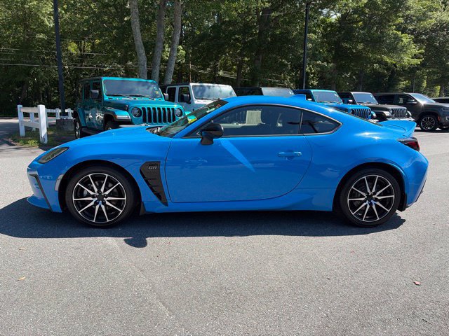 Used 2022 Toyota GR86 RWD image 3