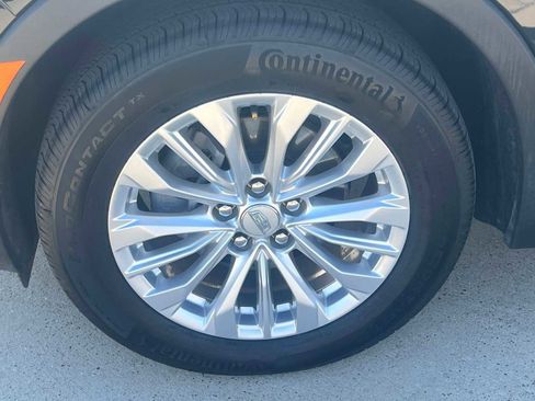 Used 2024 Cadillac XT4 Luxury w/ Cold Weather Package image 9