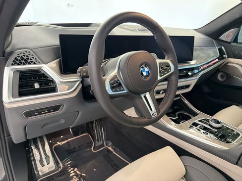 Certified 2025 BMW X7 M60i AWD/4WD image 4