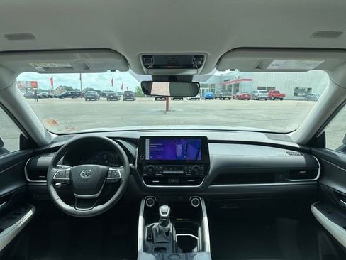 Used 2026 Toyota Grand Highlander FWD image 12