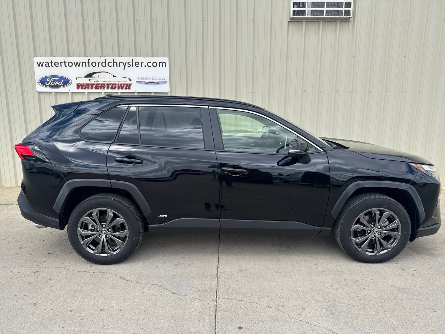 Used 2025 Toyota RAV4 XLE Premium AWD/4WD image 1