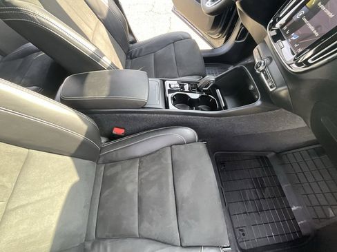 Used 2022 Volvo XC40 T5 R-Design w/ Advanced Package image 33