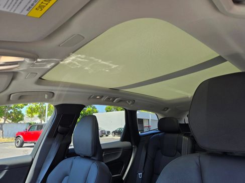 Certified 2023 Volvo XC60 T8 Plus AWD/4WD image 18