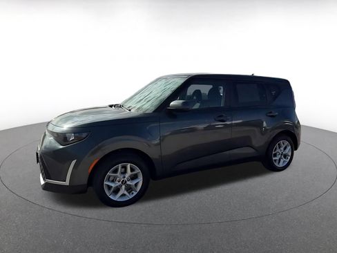 Used 2025 Kia Soul LX w/ LX Technology Package FWD image 6