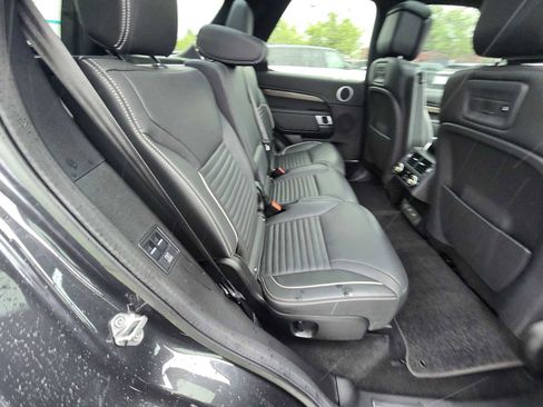 Used 2023 Land Rover Discovery Metropolitan Edition image 14