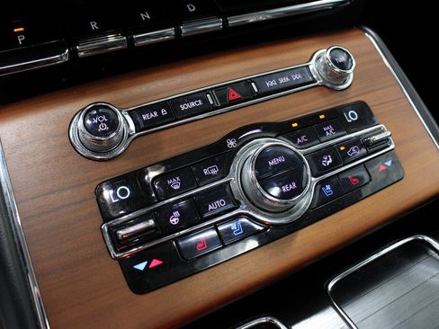 Used 2020 Lincoln Aviator Reserve w/ Equipment Group 201A image 33