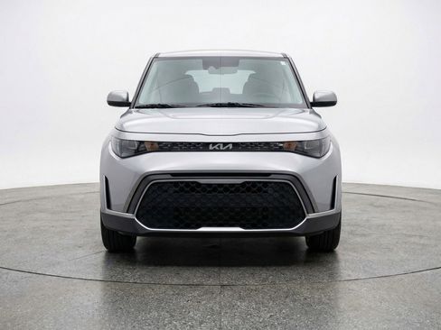 Used 2025 Kia Soul LX w/ LX Technology Package FWD image 2
