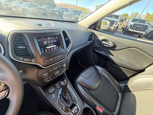 Used 2021 Jeep Cherokee Latitude Plus AWD/4WD image 12