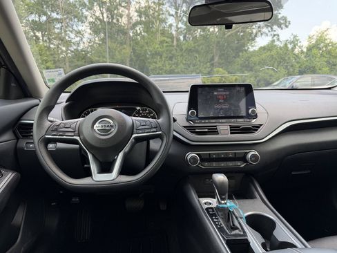 Used 2022 Nissan Altima 2.5 SV FWD image 18
