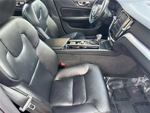 Used 2019 Volvo S60 T6 Momentum w/ Multimedia Package image 28