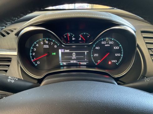 Used 2016 Chevrolet Impala LT w/ Convenience Package image 14