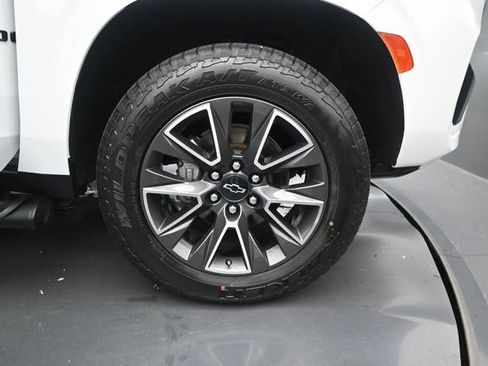 Used 2022 Chevrolet Tahoe Z71 w/ Luxury Package AWD/4WD image 19