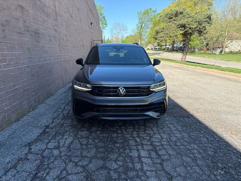 Used 2022 Volkswagen Tiguan SE R-Line AWD/4WD image 2