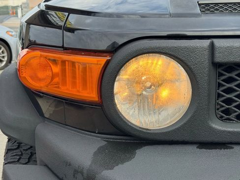 Used 2014 Toyota FJ Cruiser 4WD w/ Upgrade Package image 7