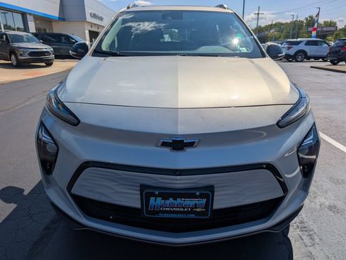 Used 2023 Chevrolet Bolt EUV Premier w/ Sun & Sound Package FWD image 8