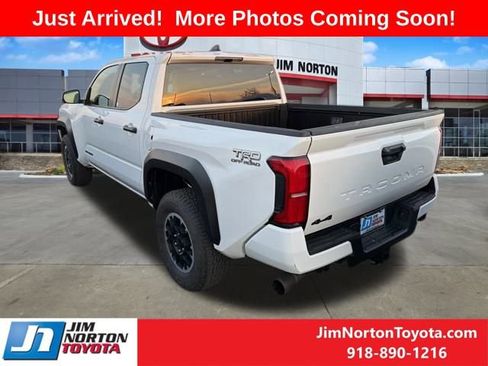 Used 2025 Toyota Tacoma TRD Off-Road image 3
