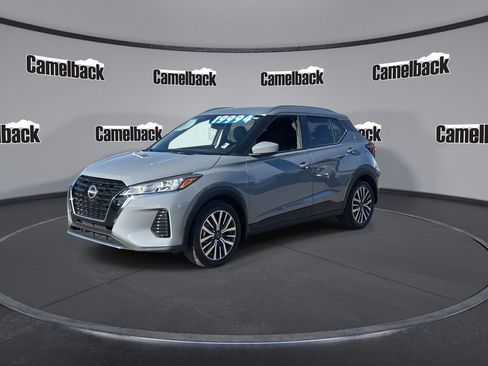 Used 2023 Nissan Kicks SV image 3