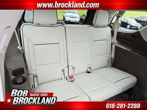 Used 2024 GMC Yukon Denali w/ Advanced Technology Package AWD/4WD image 17