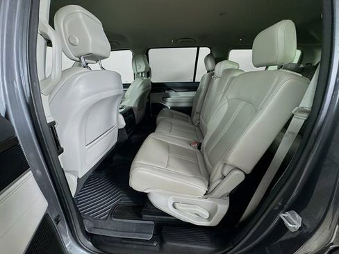 Used 2023 Jeep Wagoneer 4WD image 30