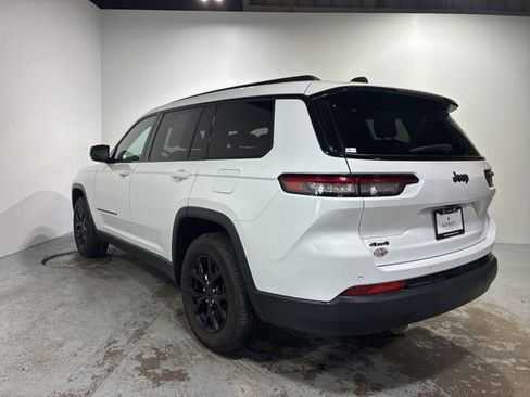 Used 2024 Jeep Grand Cherokee L Laredo image 5