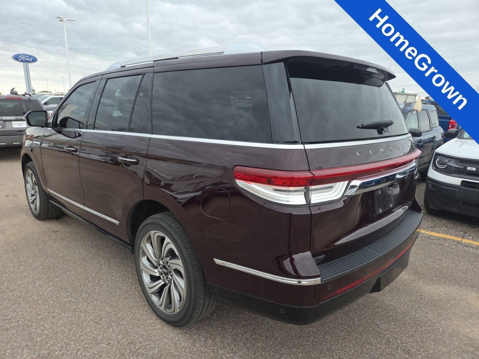 Used 2023 Lincoln Navigator 4WD image 3