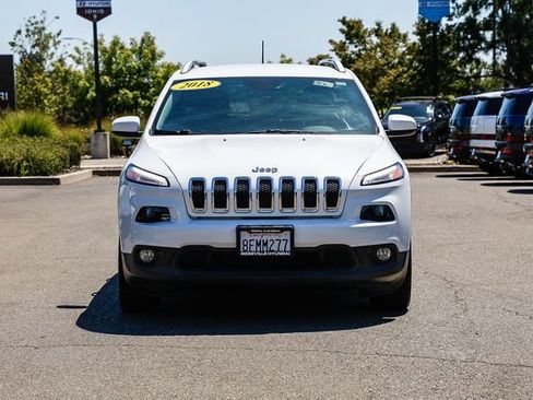 Used 2018 Jeep Cherokee Latitude FWD image 7