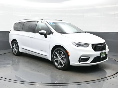 Used 2026 Chrysler Pacifica Pinnacle AWD/4WD image 11