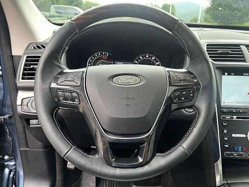 Used 2018 Ford Explorer Platinum AWD/4WD image 13