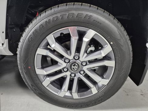 New 2026 Toyota 4Runner 4WD image 11