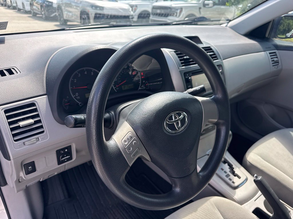 Used 2013 Toyota Corolla LE FWD image 9