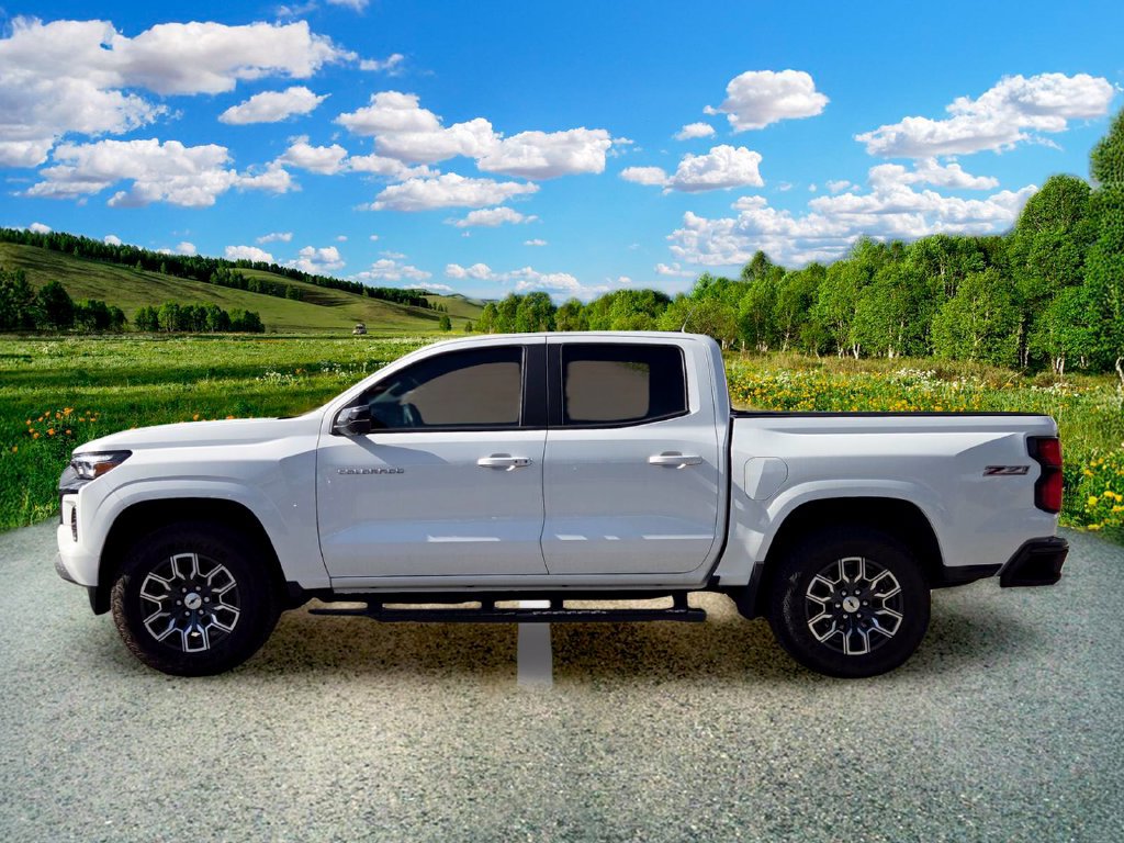 Used 2026 Chevrolet Colorado Z71 w/ Technology Package AWD/4WD image 3