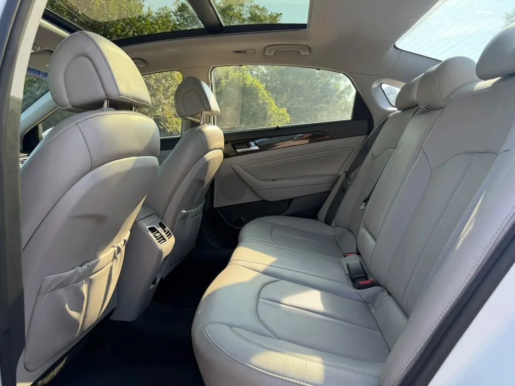Used 2015 Hyundai Sonata Limited w/ Option Group 06 FWD image 15