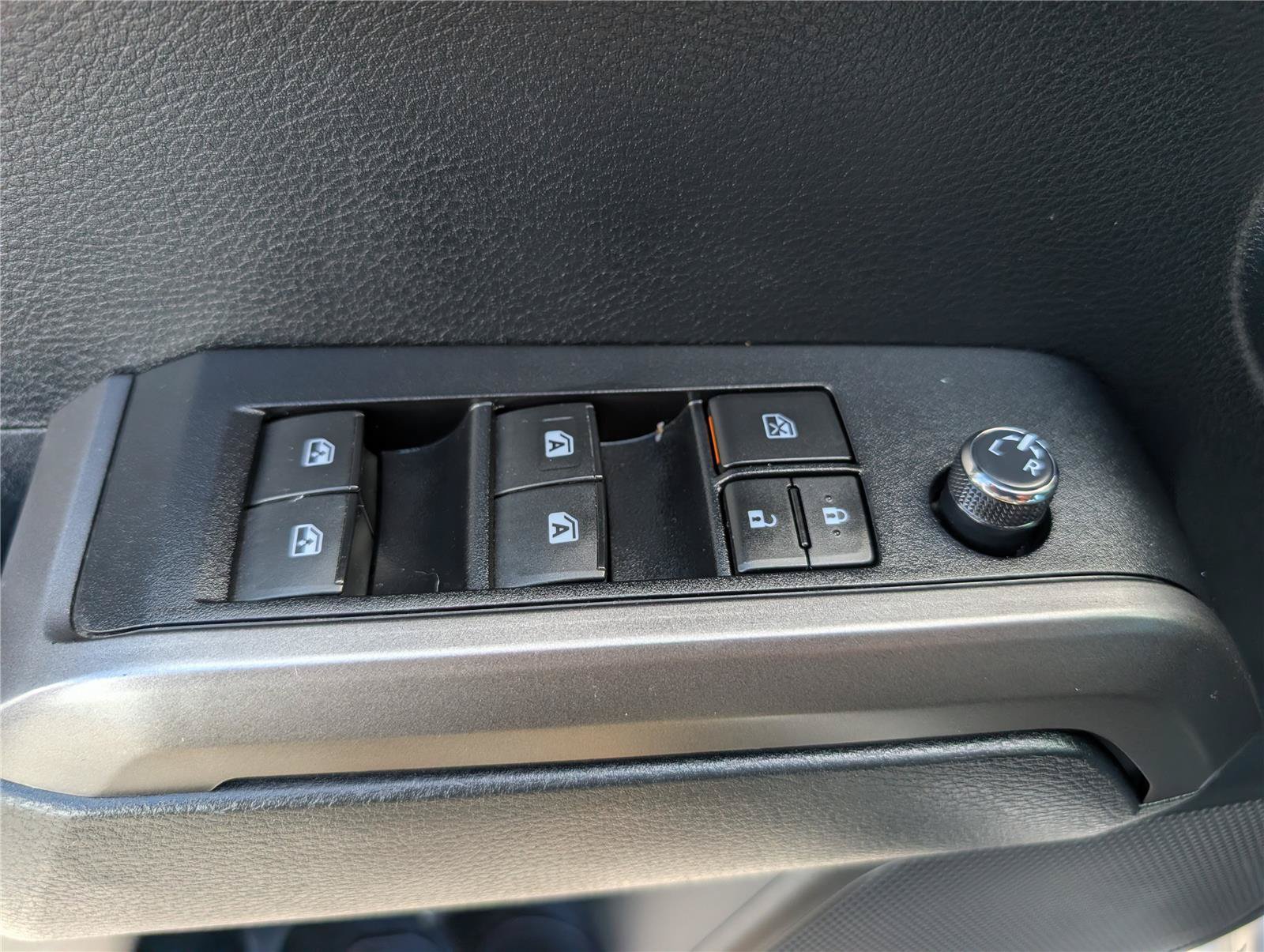 Used 2016 Toyota Tacoma TRD Sport w/ Towing Package AWD/4WD image 20