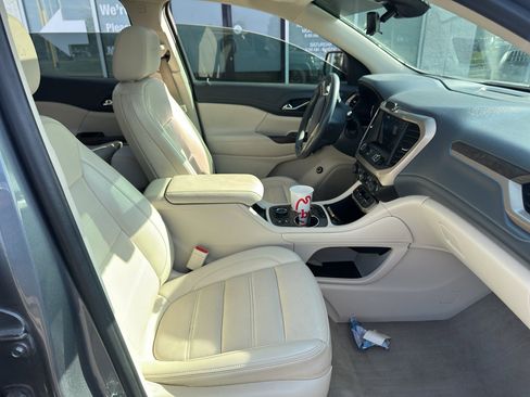 Used 2021 GMC Acadia Denali w/ Denali Technology Package FWD image 12