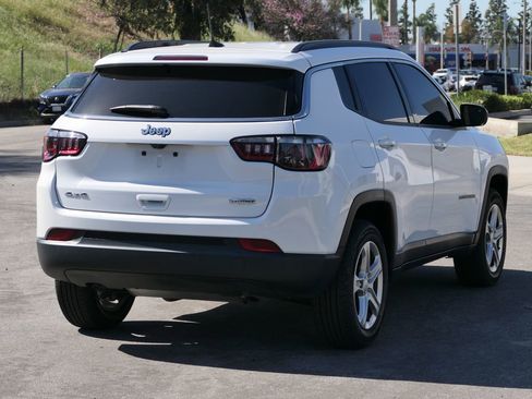 Used 2023 Jeep Compass Latitude image 2