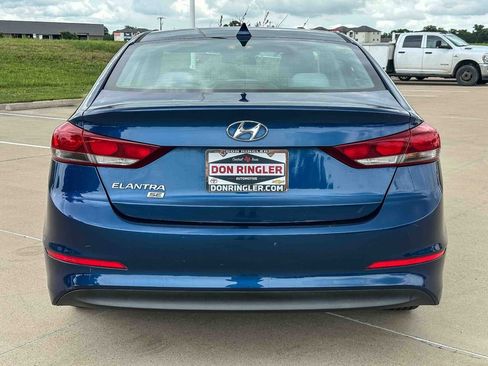 Used 2017 Hyundai Elantra SE FWD image 4