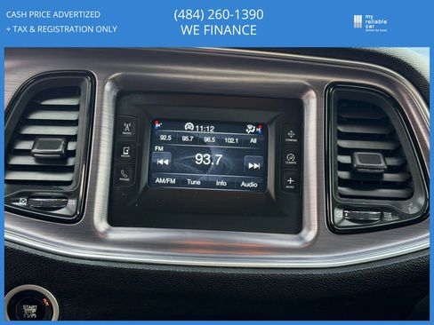 Used 2015 Dodge Challenger SXT image 19