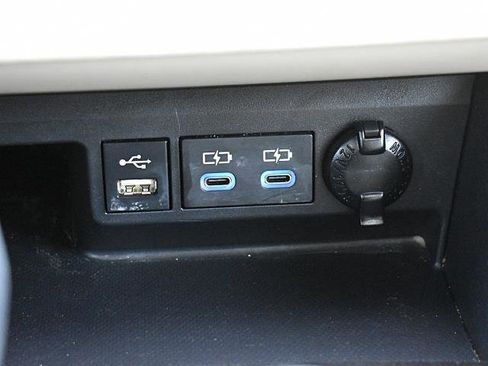 Used 2022 Toyota Highlander XLE image 24