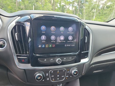 Used 2020 Chevrolet Traverse LT w/ LT Premium Package FWD image 12
