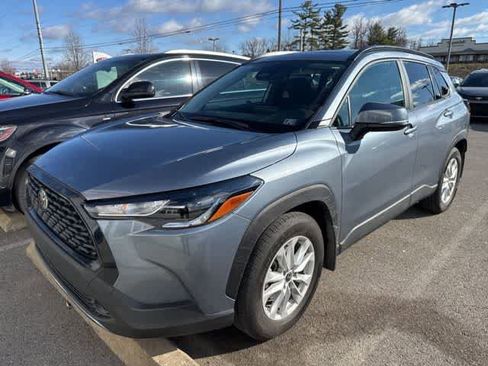 Used 2023 Toyota Corolla Cross LE w/ Moonroof Package image 1