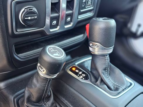 Used 2026 Jeep Wrangler Sport AWD/4WD image 17
