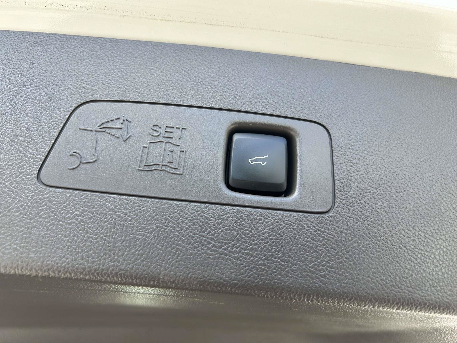 Used 2022 Lincoln Corsair AWD w/ Premium Package image 16