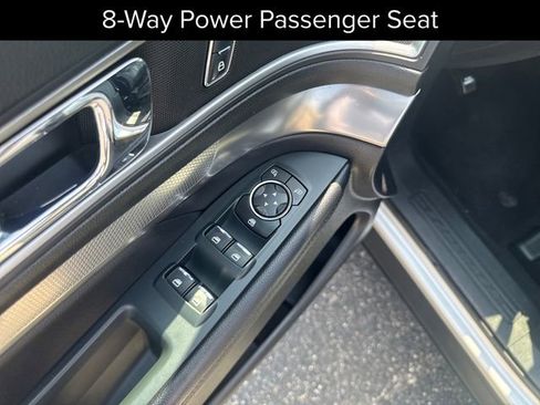 Used 2019 Ford Explorer XLT w/ Equipment Group 202A AWD/4WD image 14