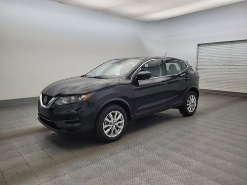 Used 2022 Nissan Rogue Sport S image 2